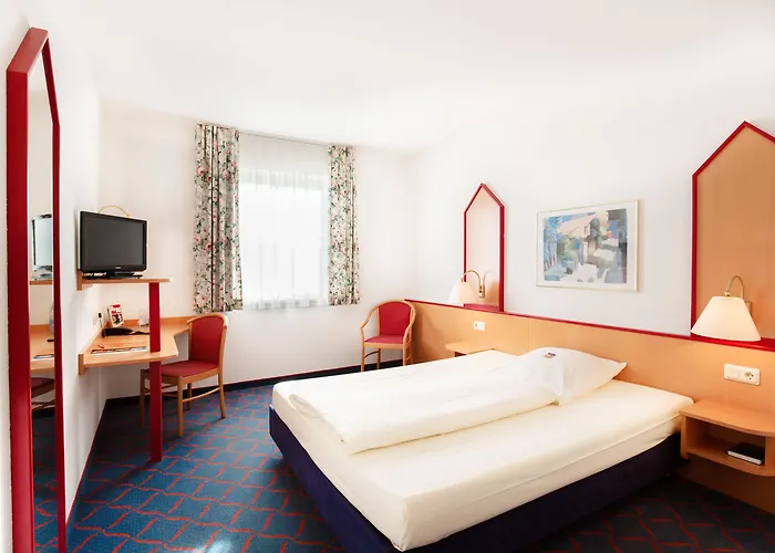 Отель Hotel Montana Lauenau Лауэнау