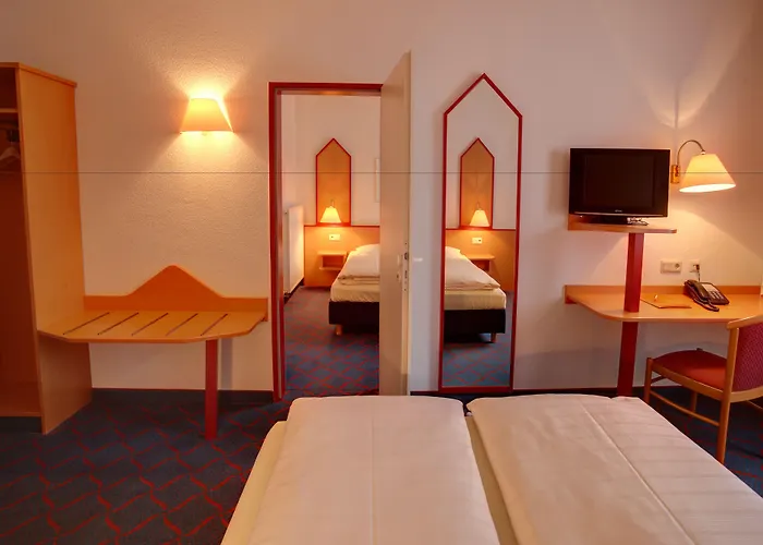 Отель Hotel Montana Lauenau Лауэнау