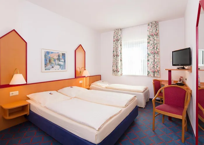 Отель Hotel Montana Lauenau Лауэнау